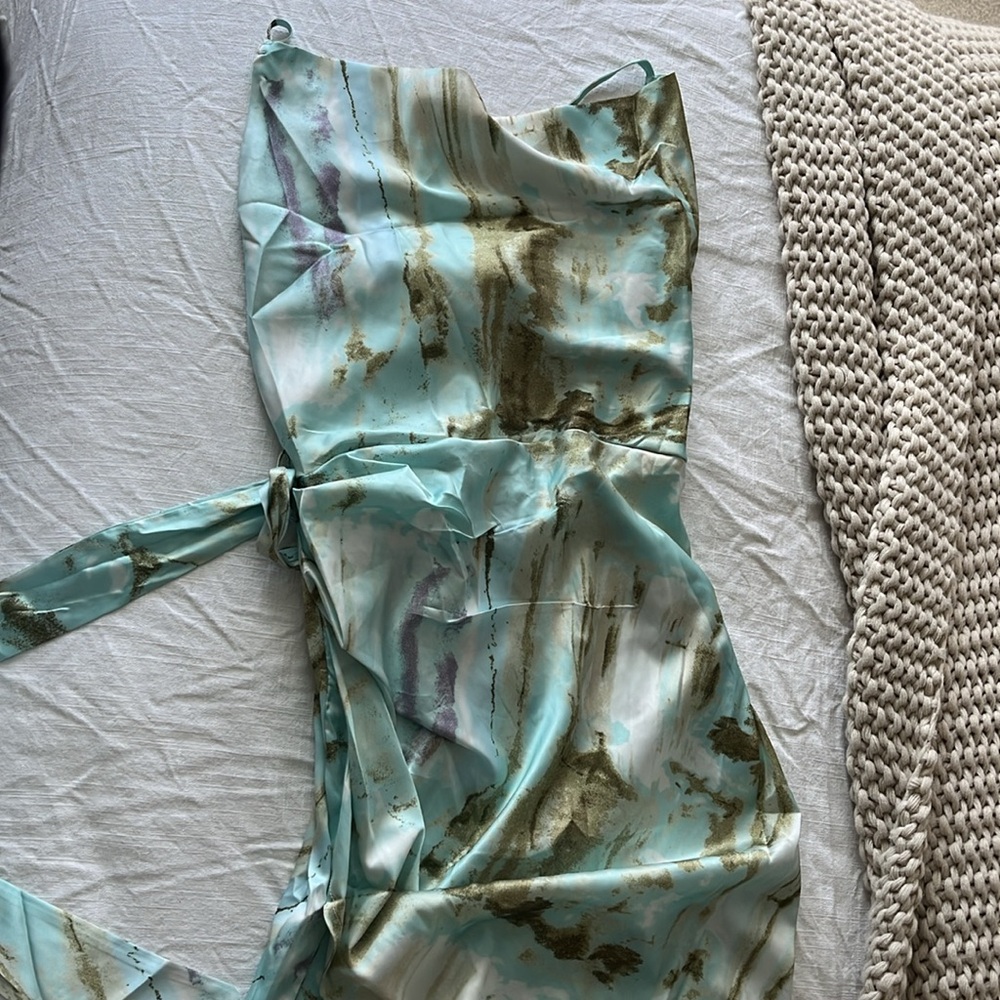 Mini dress - Picture 2 of 3